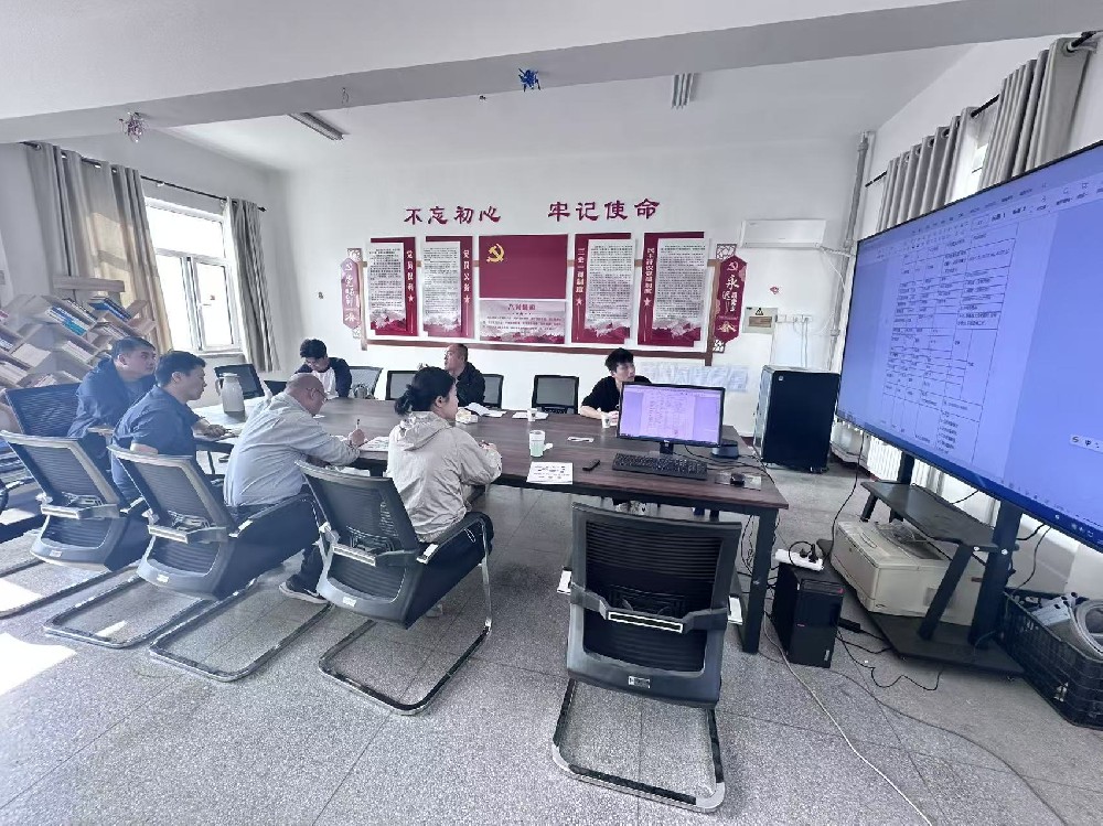 西安市高精密儀表廠在濮陽中原油田開展流量儀表技術交流及全自動活塞壓力計實操培訓